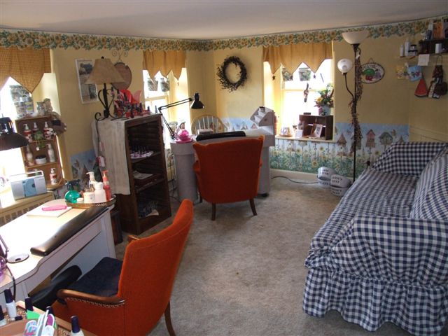 Manicurist Nail Room