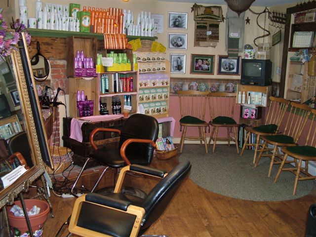 2 Stations in the Salon